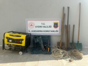 Tarihi eser ararken suçüstü yakalandılar
