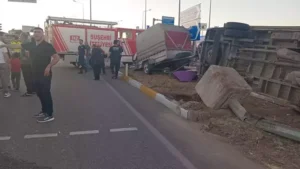 Tarım işçilerini taşıyan minibüs devrildi 15 Yaralı
