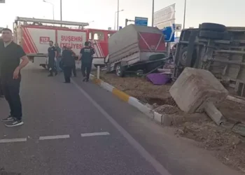Tarım işçilerini taşıyan minibüs devrildi 15 Yaralı