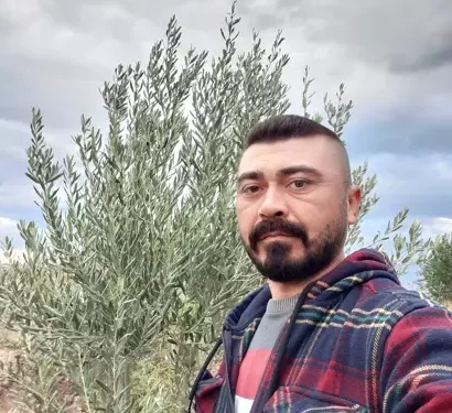 Tarlaya yuvarlanan otomobilin sürücüsü öldü