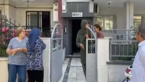 Tartıştığı boşanma aşamasındaki eşini öldürdü, kızını yaraladı Tartıştığı boşanma aşamasındaki eşini öldürdü, kızını yaraladı