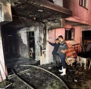 Tavuk çiftliğinde çıkan yangında 5 bin civciv öldü Tavuk çiftliğinde çıkan yangında 5 bin civciv öldü