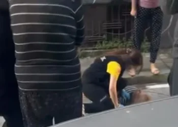 Temizlik yaparken 5'inci kattan düştü