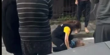 Temizlik yaparken 5'inci kattan düştü