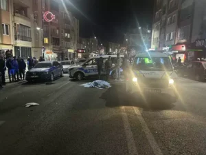 Teravih namazına giden gelin kaynanaya otomobil çarptı Teravih namazına giden gelin kaynanaya otomobil çarptı