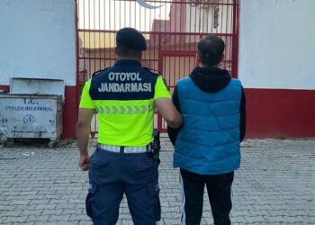 Terör örgütü üyesi kaçak göçmenlerle birlikte yakalandı