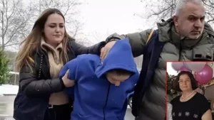 Teyzesini öldürüp kolonya dökerek ateşe verdi