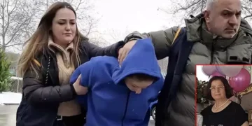 Teyzesini öldürüp kolonya dökerek ateşe verdi