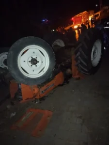 Traktör devrildi, sürücü yaşamını yitirdi
