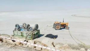 Traktöre bağlı römork devrildi 1 ölü, 3 yaralı
