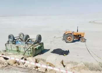 Traktöre bağlı römork devrildi 1 ölü, 3 yaralı