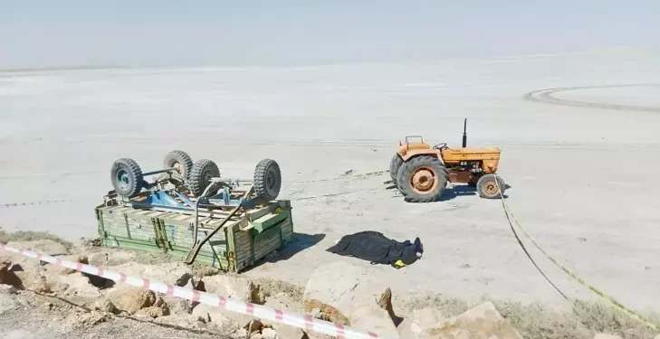 Traktöre bağlı römork devrildi 1 ölü, 3 yaralı