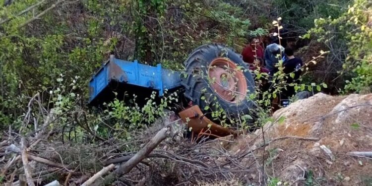 Traktörle 150 metrelik uçuruma yuvarlandı