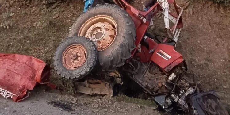 Traktörün altında kalan genç kız hastanede öldü