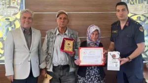 Tüm mal varlıkları olan evi jandarmaya bağışladı