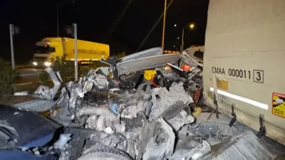 Tünel çıkışında feci kazada: 1 ölü 7 yaralı Bursa'nın Orhangazi ilçesinde 2 TIR ve hafif ticari aracın karıştığı