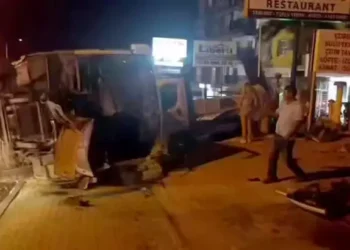 Turistleri taşıyan midibüsü devrildi 5 yaralı