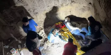 Tuvalet ihtiyacını gidermek isterken inşaattan düştü