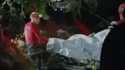 Uçuruma yuvarlanan otomobilde 4 kişi öldü Çankırı’da otomobilin uçuruma yuvarlanması sonucu 4 kişi öldü, 1 kişi