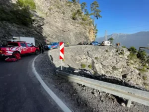 Uçuruma yuvarlanan otomobilde hayatını kaybetti Uçuruma yuvarlanan otomobilde hayatını kaybetti