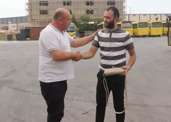 Unutulan altın ve para dolu çantayı sahibine ulaştırdı (1)