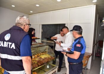İncirliova’da zabıta hem denetledi hem bilgilendirdi