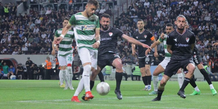 Efeler 09 Play-Off'a veda etti