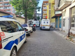 Kavga ettiği eşini döverek öldürdü