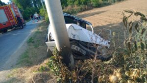 Aydın’ın Köşk İlçesinde direksiyon hakimiyetini kaybeden sürücü otomobille elektrik direğine