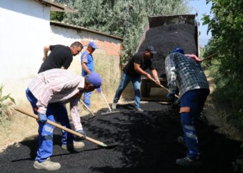 Yenipazar’da tarla bahçe yolları asfaltlanıyor