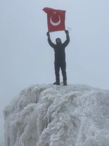 Aydınlı dağcılar Ağrı Dağı zirvesine çıktı