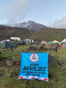 Aydınlı dağcılar Ağrı Dağı zirvesine çıktı