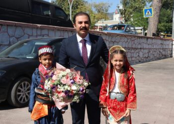 Koçarlı’nın yeni kaymakamı çiçeklerle karşılandı