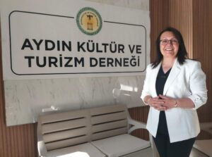 Topladığı atıkların geliri çocuklara burs oluyor