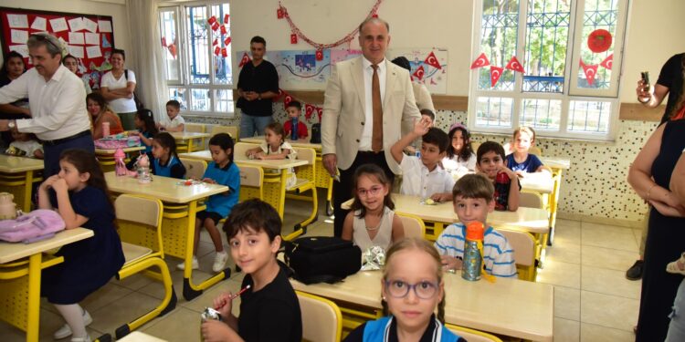 Miniklerin heyecanlarına ortak oldu