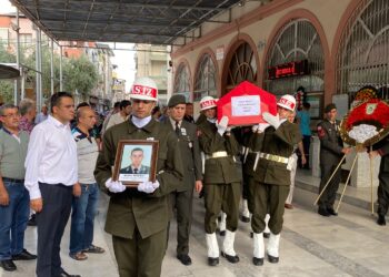 Kalp krizi sonucu hayatını kaybeden astsubay toprağa verildi