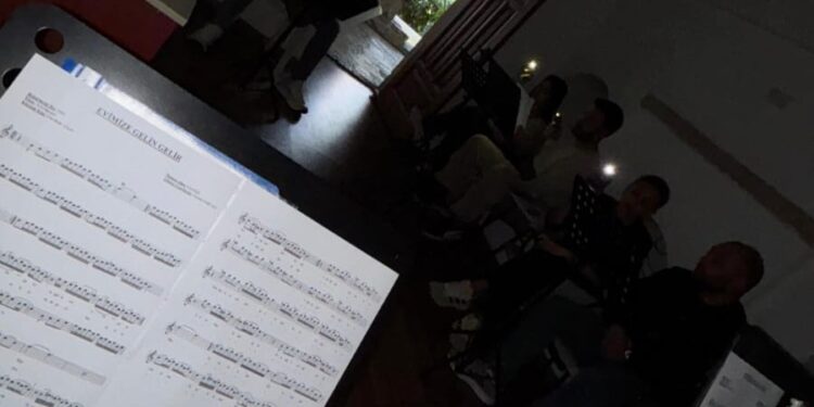 Kuşadası Belediyesi elektriği kesti, öğrenciler karanlıkta kaldı