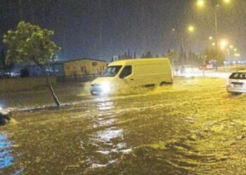 Aydın’da caddeler göle döndü, başkan halktan özür diledi