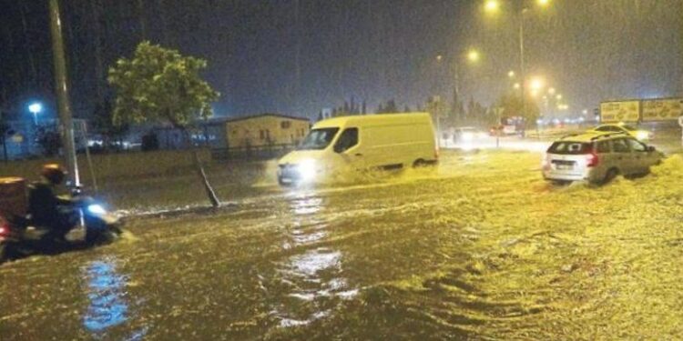 Aydın’da caddeler göle döndü, başkan halktan özür diledi