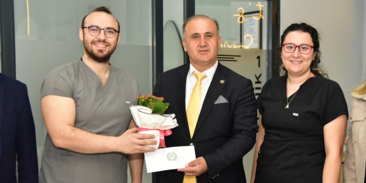 Kaya diş hekimlerinin günlerini kutladı
