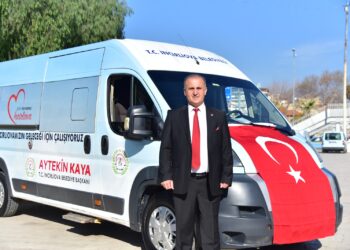 İncirliova Belediyesi’ne 2 araç hibe edildi