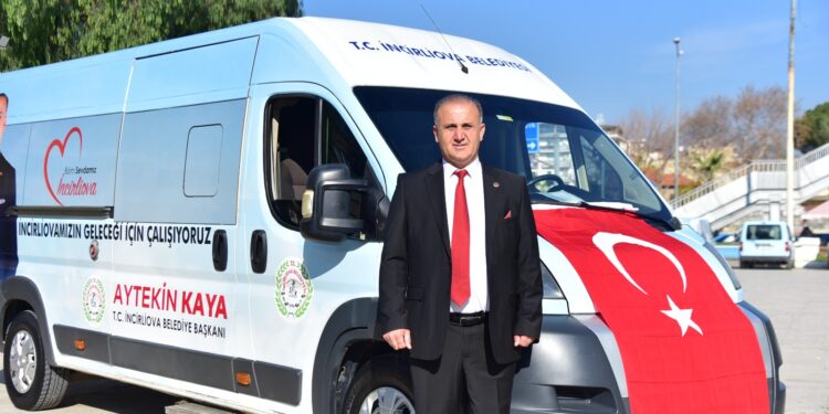 İncirliova Belediyesi’ne 2 araç hibe edildi