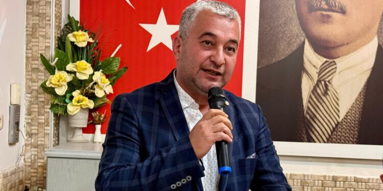 Misafir Başkan Koçarlı halkını tanımamaktadır
