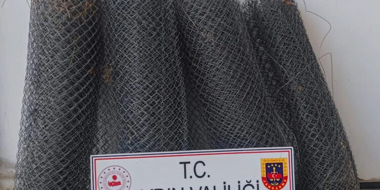 Otoyolun tel çitini çalan 2 şüpheli yakalandı