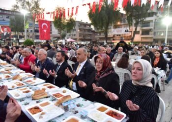 İncirliovalılar Kadir Gecesi iftarında buluştu
