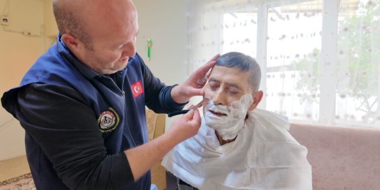 İncirliova’nın koca çınarları bayrama hazırlanıyor