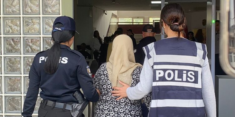 Çocuğa şiddet uygulayan bakıcı tutuklandı