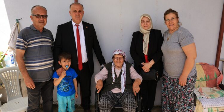 İncirliova'da Yükser teyzenin tekerlekli sandalye mutluluğu
