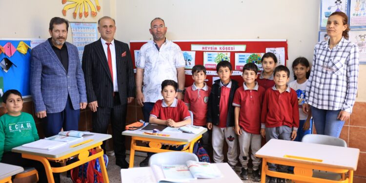 İncirliova Belediyesi desteğiyle öğrenciler yeni sıraya kavuştu