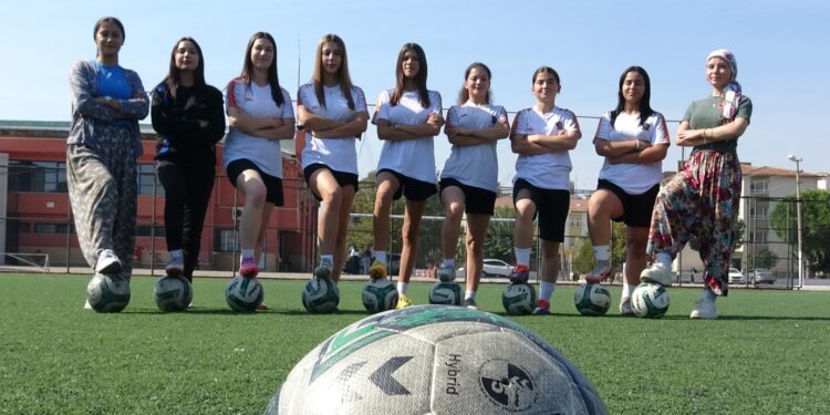 Aydın’ın şalvarlı kadın antrenörü